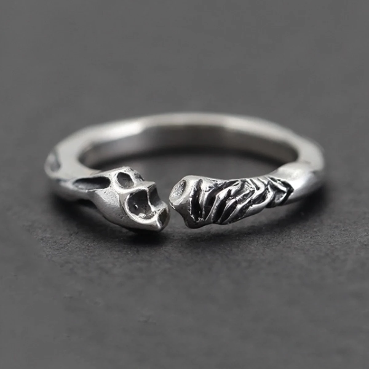 

Rings Men Women 2022 TOMYE J22T018 Fashion Casual Retro Hiphop Copper Boy Girl Jewelry for Christmas Party Birthday Gift