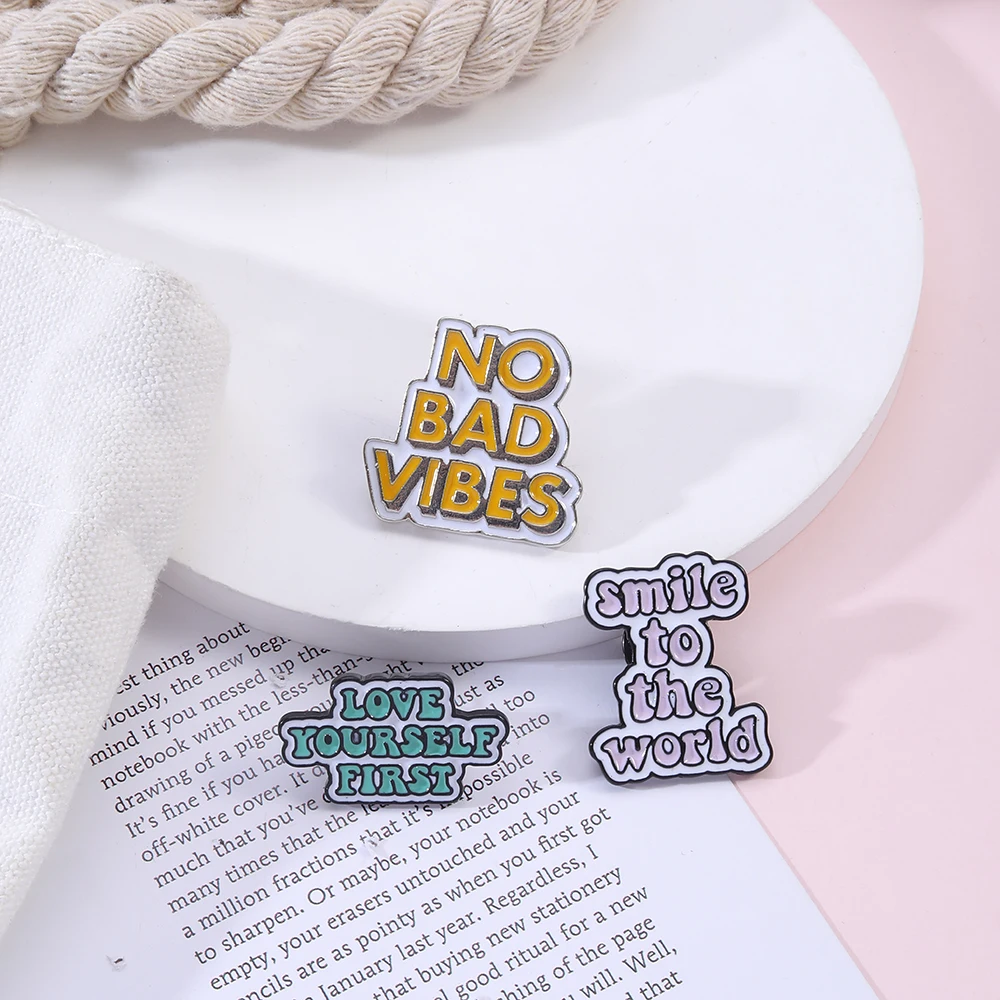 Лучшие пожелания, броши с надписью «Live In The Gift» «Love Yourself», «No Bad Vibes», «Never Give Up», «Book ON World OFF Badge»