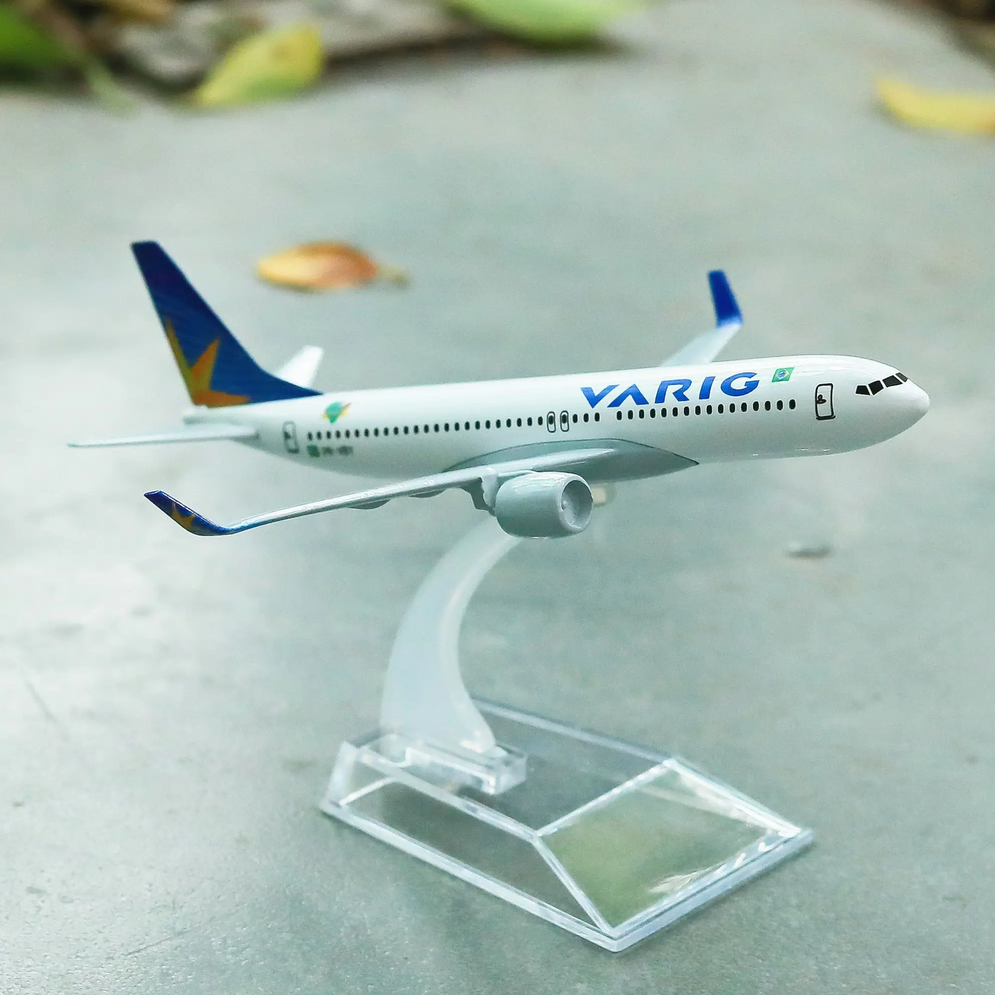 

Brazil VARIG Airlines Boeing 737 Aircraft Alloy Diecast Model 15cm World Aviation Collectible Miniature Souvenir Ornament