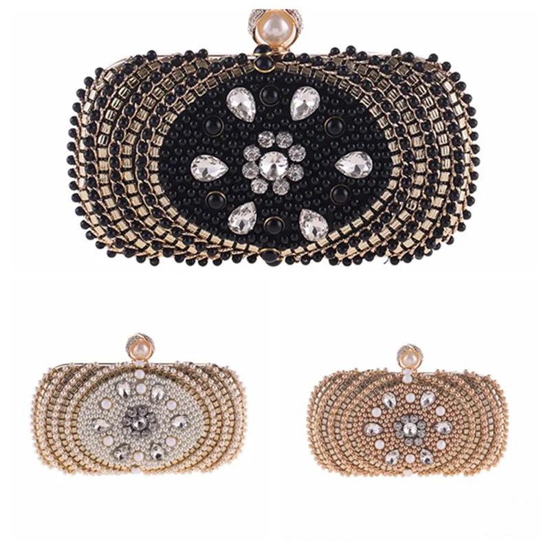 Женская сумка-клатч с жемчугом