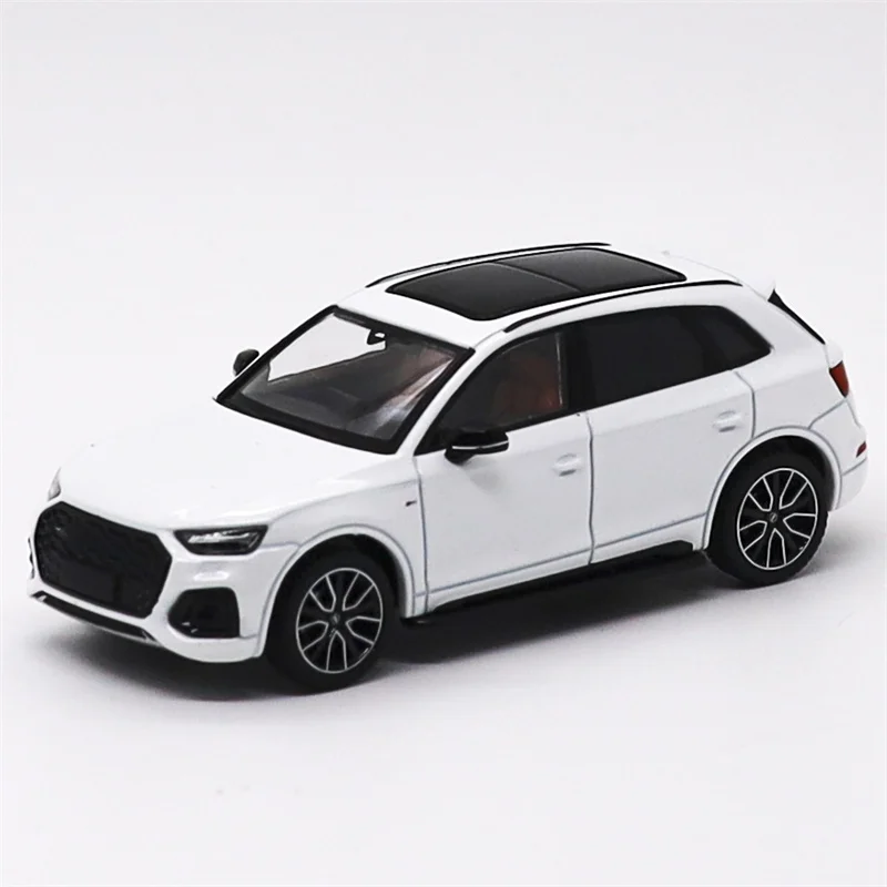 Фото Модель автомобиля JKM 1:64 Q5L (черный, белый, красный, синий) / LS 400 (золотой, белый, черный) из литого металла №2