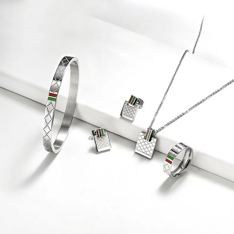 

Luxury Designer Men Women Stainless Steel Bangles Classic Relief Grid Wedding Party Charm Fashion Bracelets Jewelry Gift