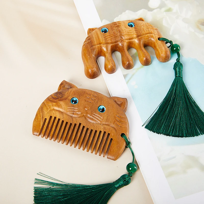

Гребень из натурального сандалового дерева ручной работы, декоративный резной портативный массажный гребень с тигром и кисточками, 1 шт.