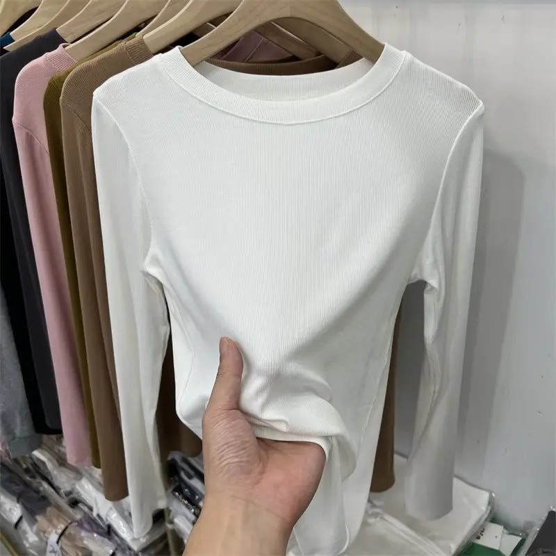 

Modert long-sleeved T-shirt with ribbed undergarments white