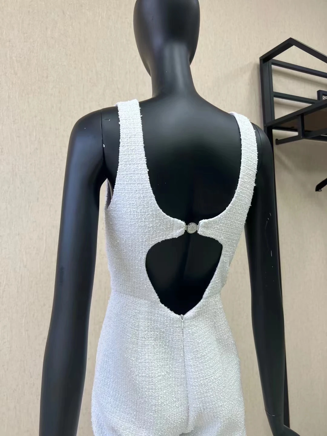 Рисунок 3 - Женский твидовый комбинезон в клетку