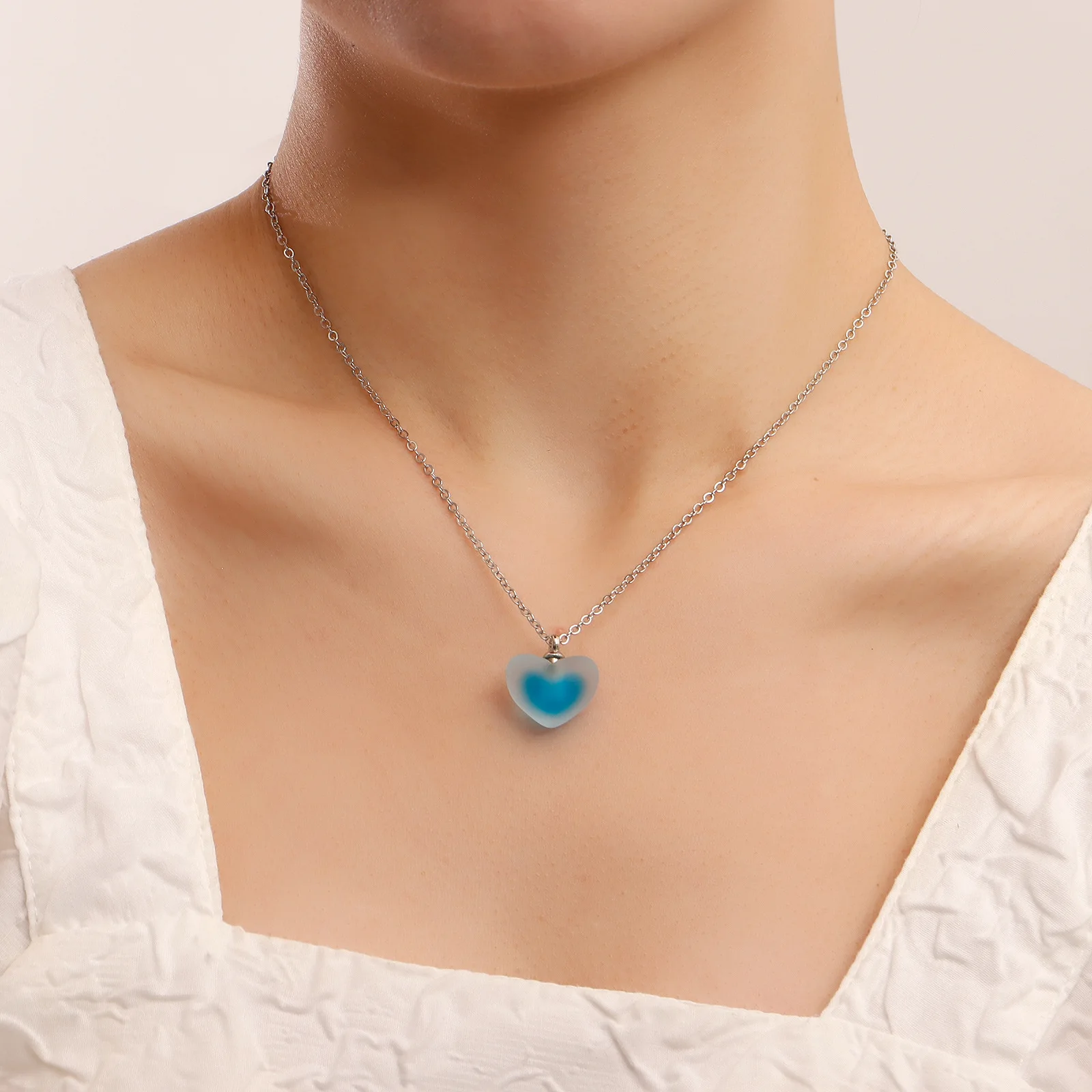 

Acrylic Heart Pendant Necklace Beads Blue Jewelry Outdoor Sporty Women Girls Pendant for Women