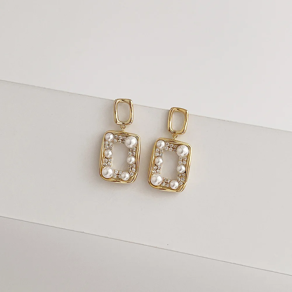 

Нишевые квадратные полые серьги в стиле ретро с геометрическим рисунком, простые темпераментные женские серьги, подходящие ко всему