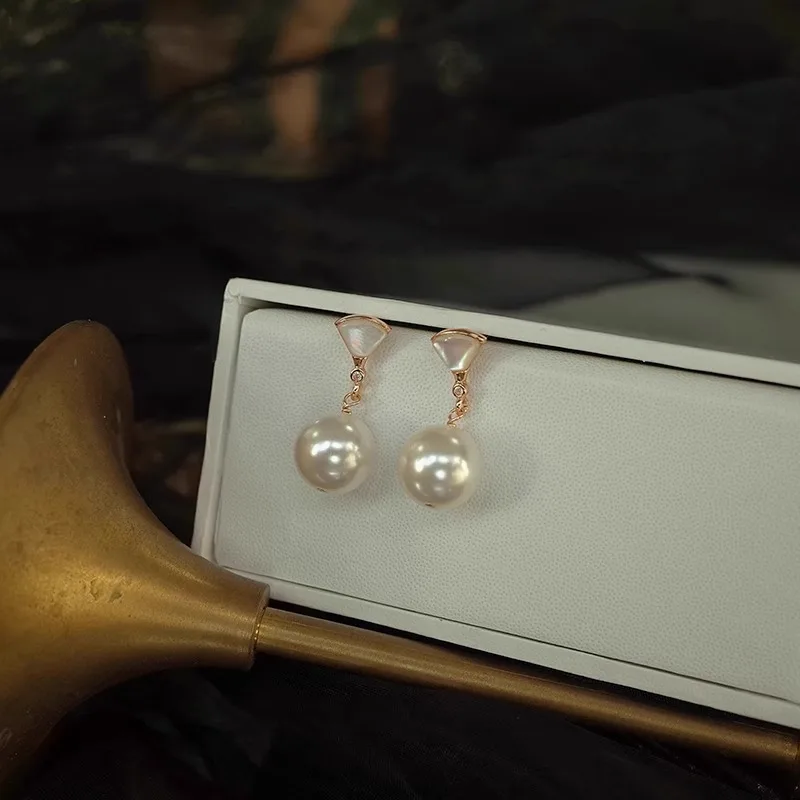 Простые веерообразные серьги с жемчугом новинка 2024 популярные серьги-гвоздики