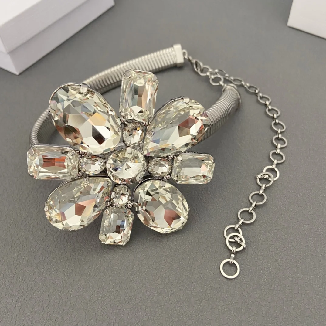 

European and American fashion personality large flower crystal necklace