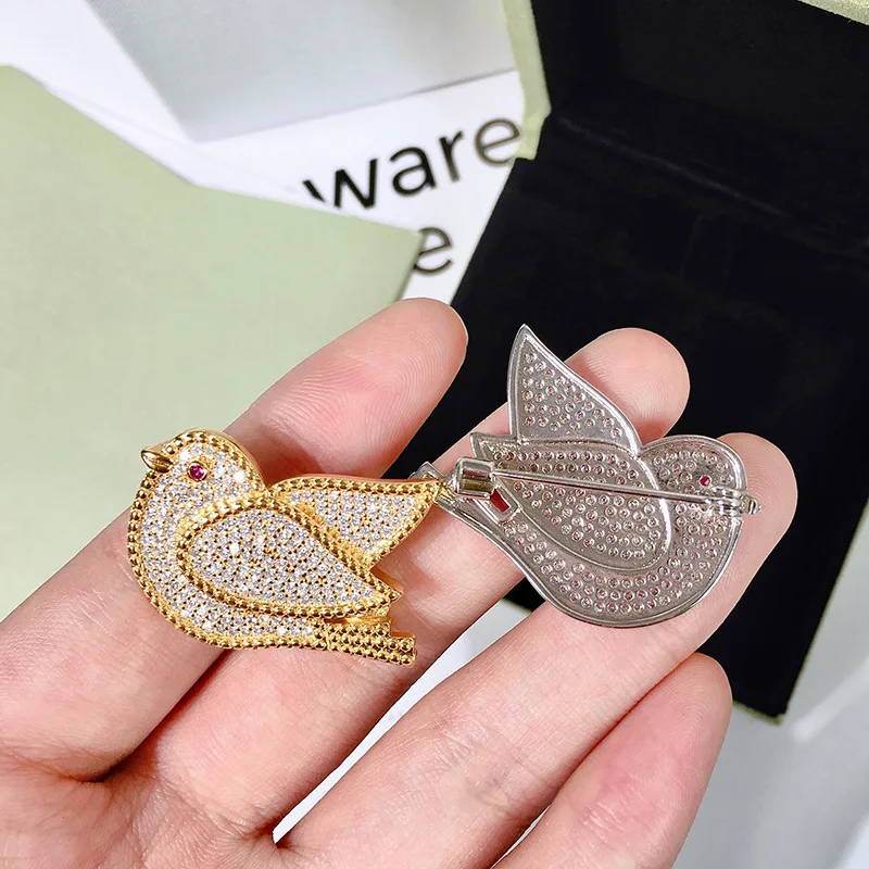 

Fashion Brooch Dove Shaped Diamonds Haute Couture Trend Jewelry Gifts for Girlfriends