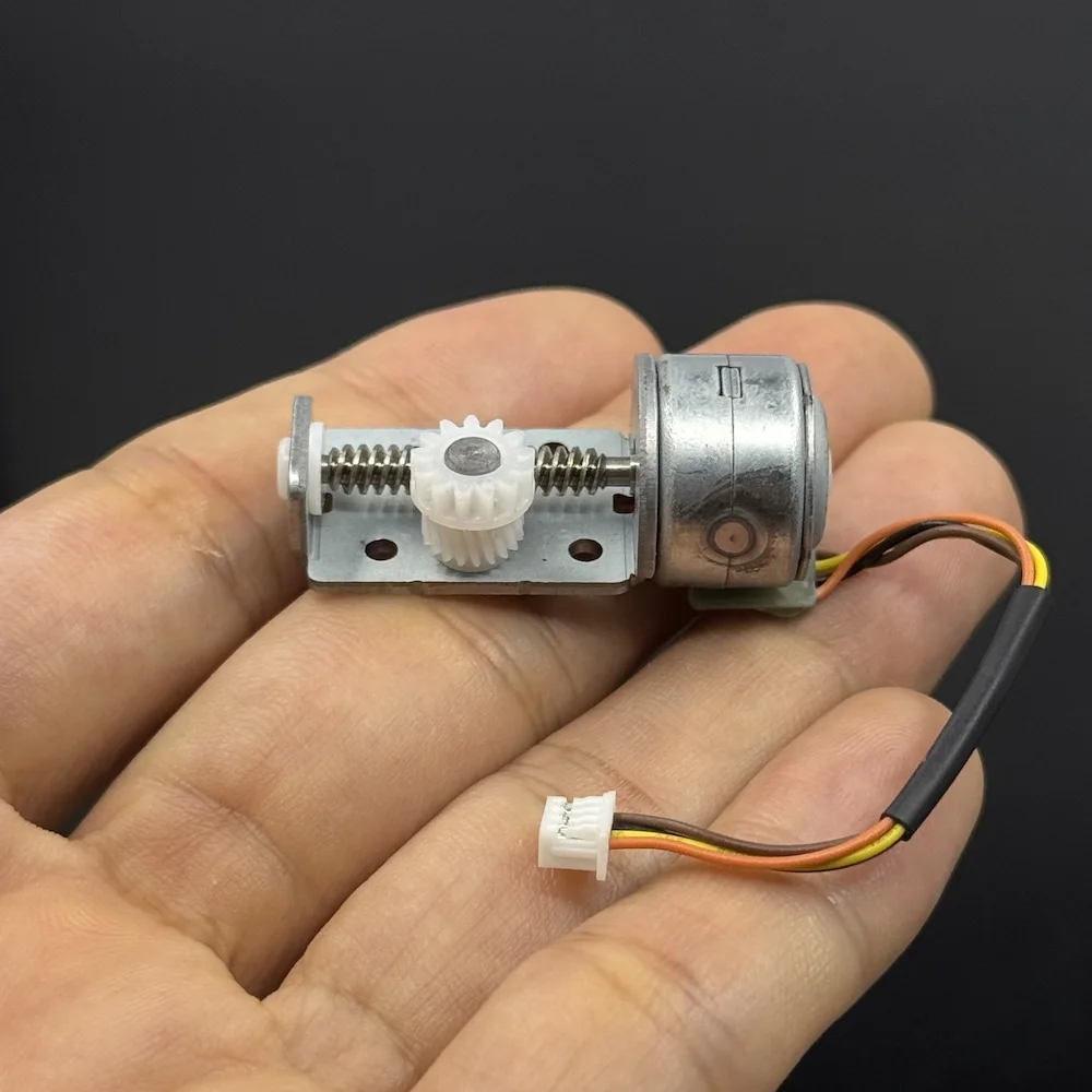 

Шаговый двигатель Micro 15 мм 2-фазный 4-проводной