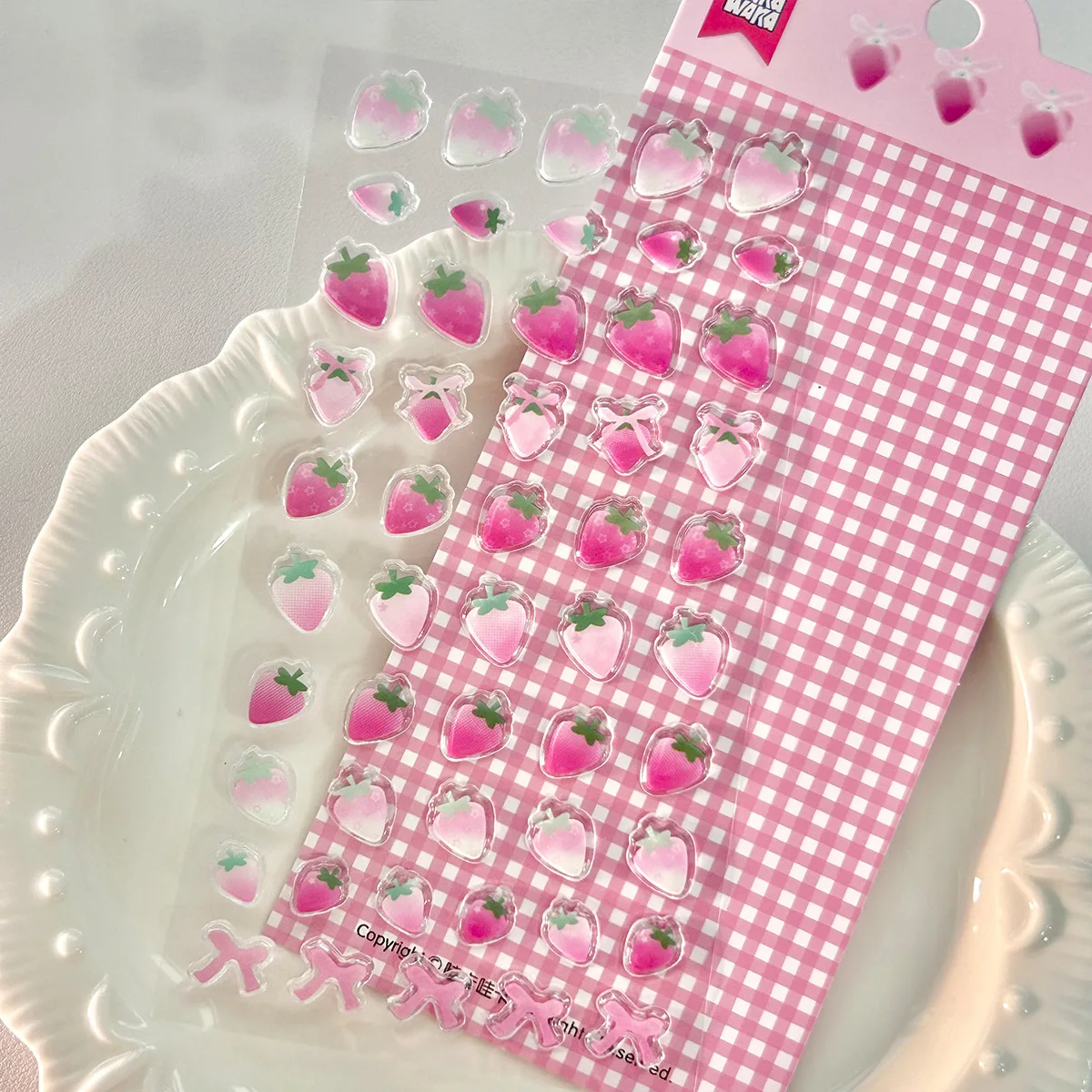 

Эстетические наклейки 3D clover strawberry