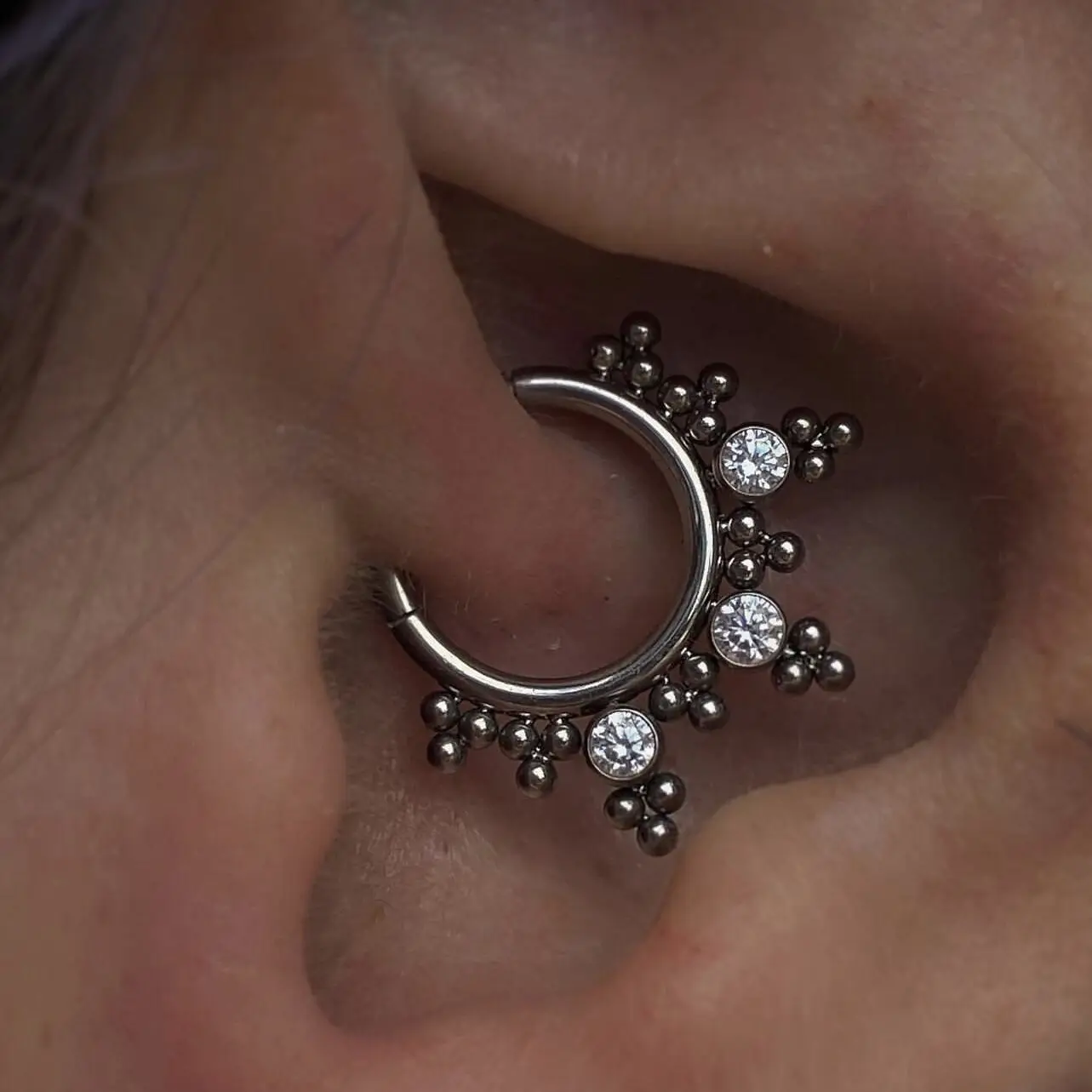 ASTM F136 Titanium Pierced 16G Hinged Nose Rings Hoop Beaded Zirconia Nose Ear Helix Daith Clicker Ring Body Jewelry 2023 New