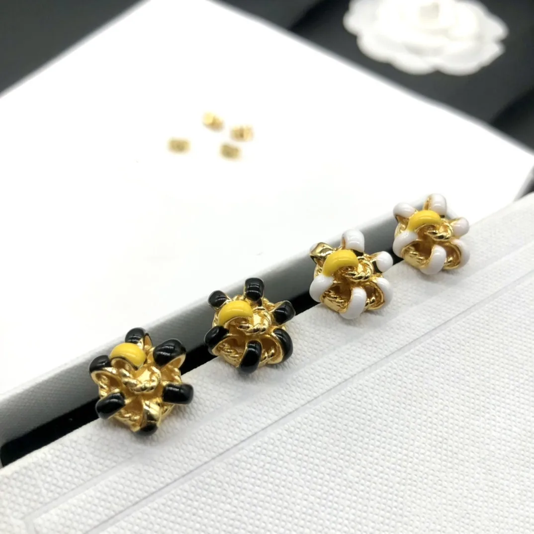 

European and American popular new two-color earrings