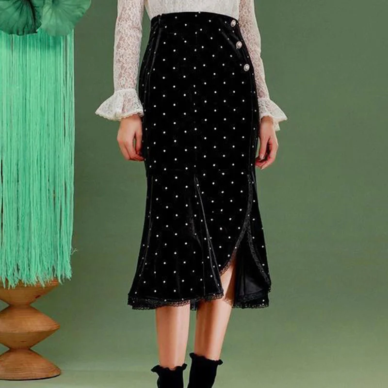 

Осень 2023, винтажная черная бархатная юбка средней длины, женская модная женская юбка, шикарная Привлекательная юбка с высокой талией и разрезом в белый горошек, со стразами и жемчужинами