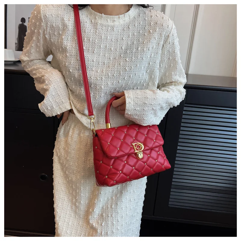 

Diamond Quilted Pattern Chain Shoulder Bag Black Leather Handbag For Women 2023 Trend Crossbody Side Bag For Ladies Medium Size