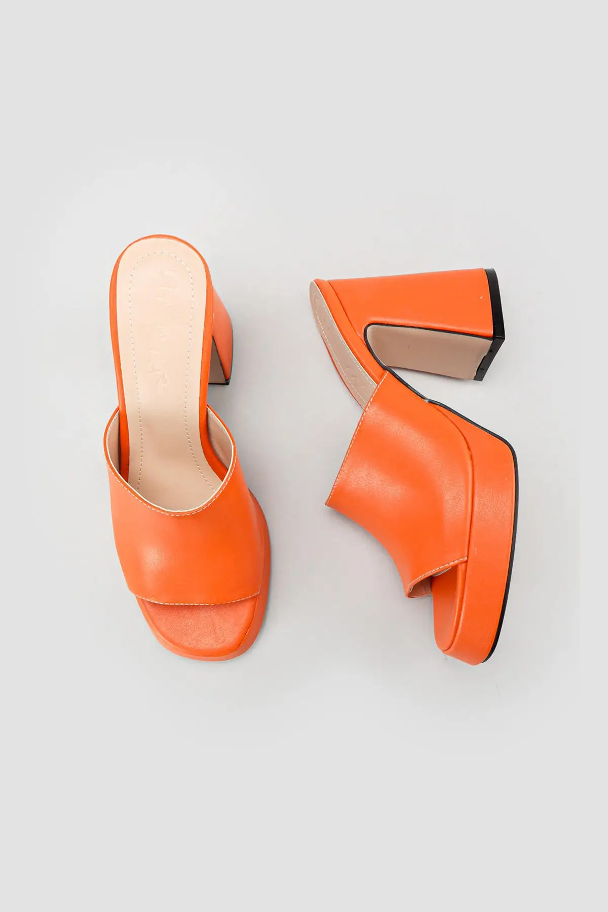 

Women's Orange High-Heeled Slippers