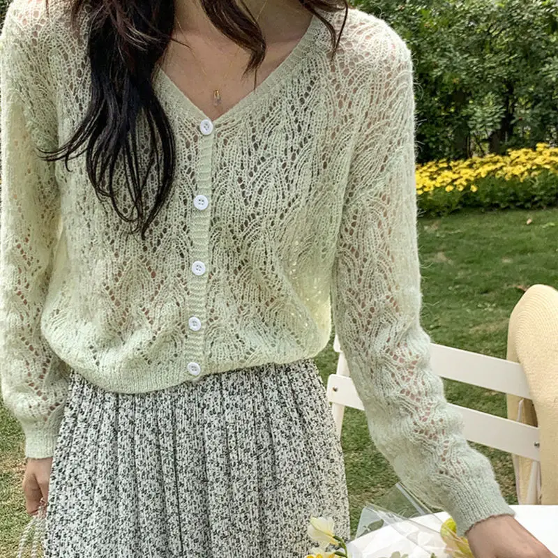 

Women 2022 Summer New Knit Sunscreen Shirt Female Lightweight Hollowed Out Knitwear Cardigan Ladies V-Neck Sweater Coats U53