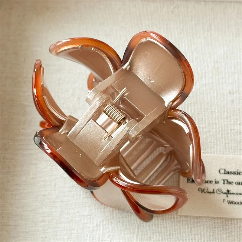 Винтажная заколка для волос с янтарным цветочным принтом в виде акулы франжипани