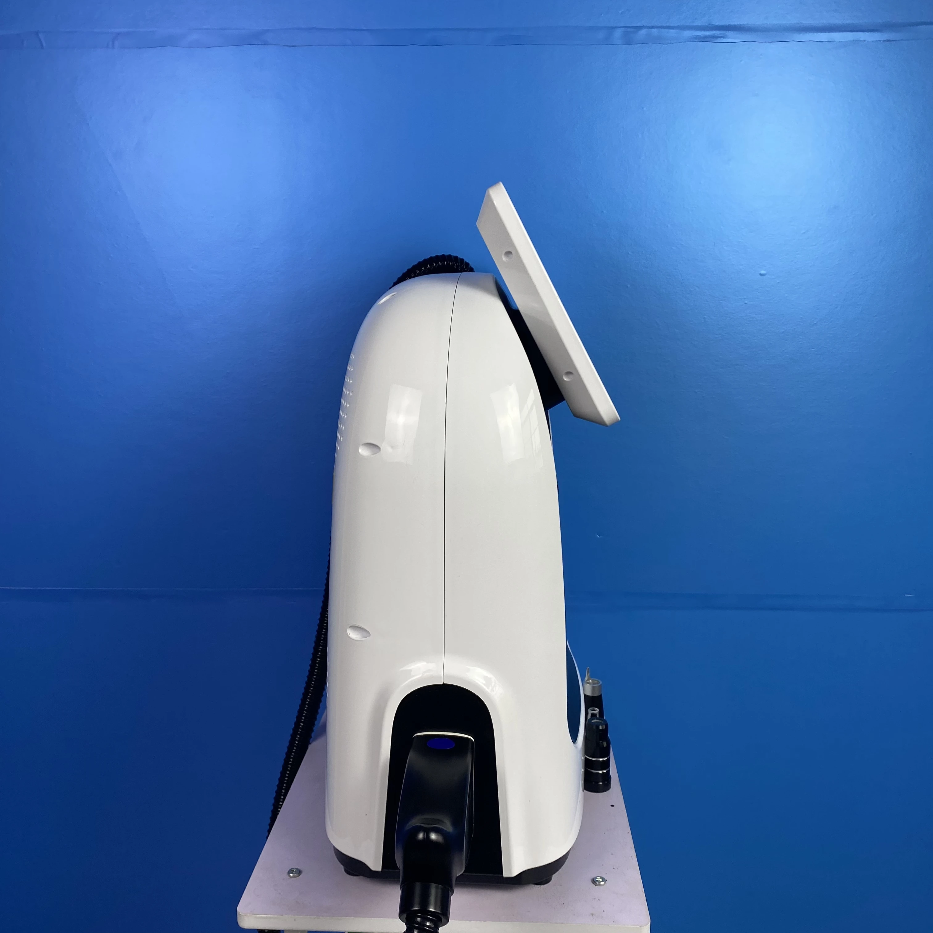 Пикосекундная лазерная тату-машина Машина для удаления прыщей соответствует