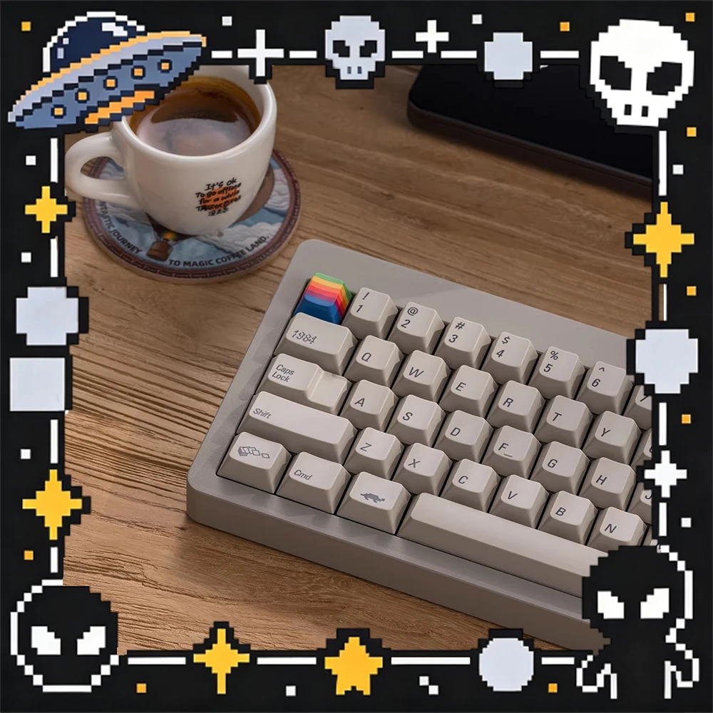 Фото Клавишные колпачки PBTfans 1984 Vintage Grey для ПК, с иллюстративной термосублимацией, PBT-клавишные колпачки с возможностью кастомизации, аксессуары для ПК с эффектом стеклянных бусин №1
