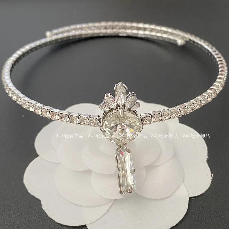 

Mini Crystal Crown Full Square Pendant Premium Sense Choker Necklace