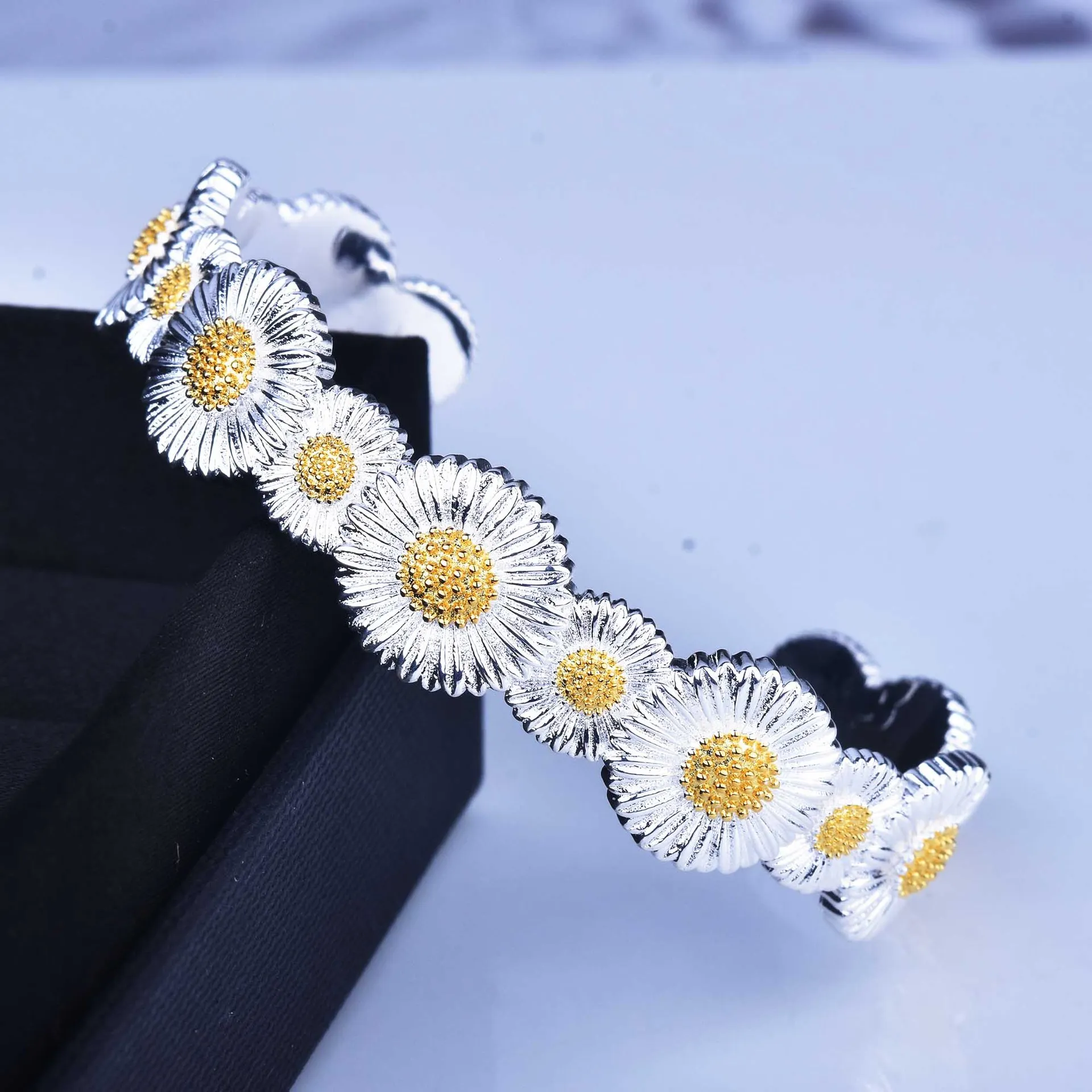 Foydjew Italian Retro Jewelry Plated 925 Silver Bracelets Bangles Women's Elegant Daisy Flowers Design Open Adjustable Bracelet