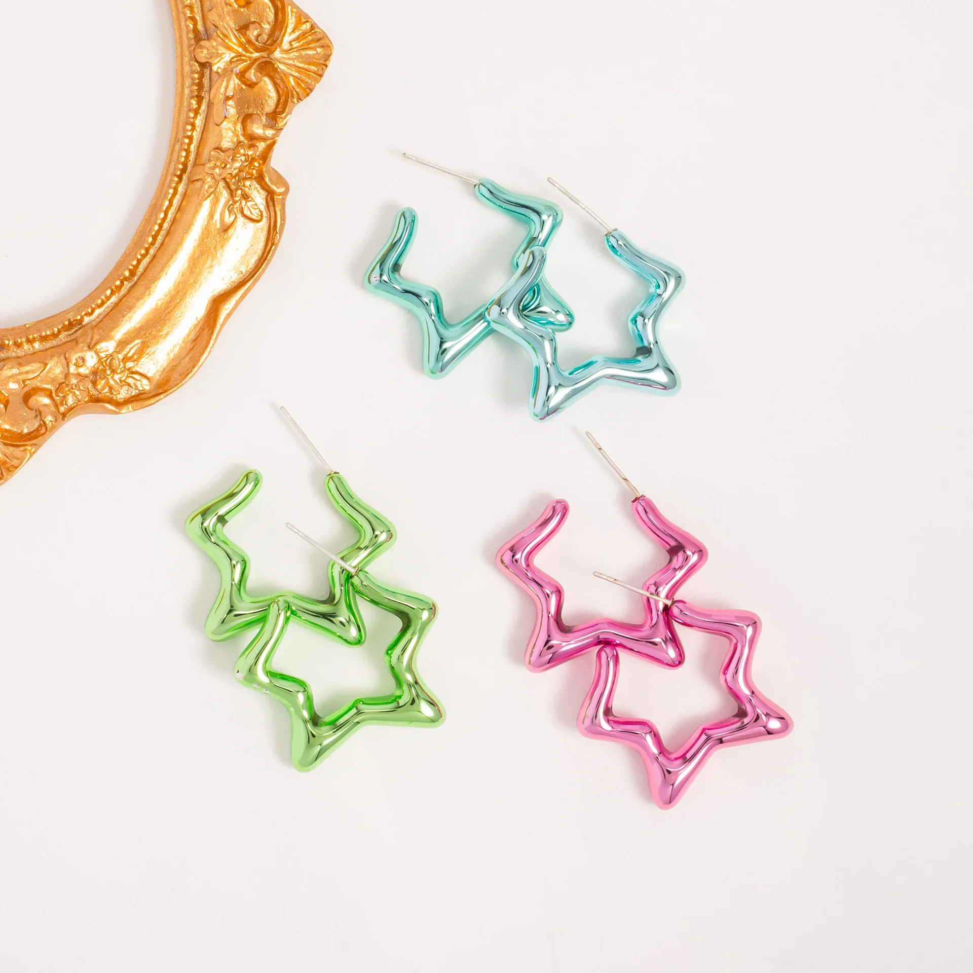 

Korean Style Star Earrings For Women Resin Acrylic Hoop Earrings Laser Enamel Ear Ring Vintage Jewelry Brincos