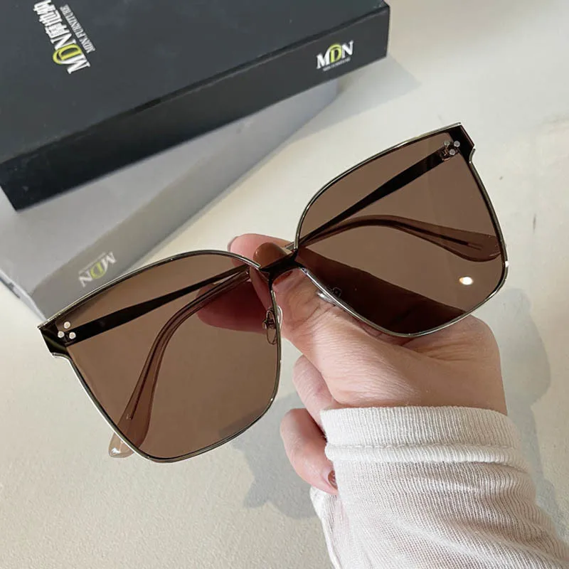 

Солнечные очки квадратной формы UV400 для мужчин и женщин, роскошные солнцезащитные аксессуары большого размера, с защитой от ультрафиолета к...