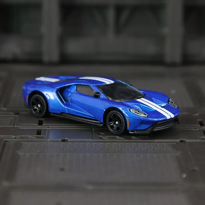 Фото CCA 1:64 Ford GT 2017 из амортизирующего сплава, подходит для коллекции и может быть подарен друзьям на день рождения. №3