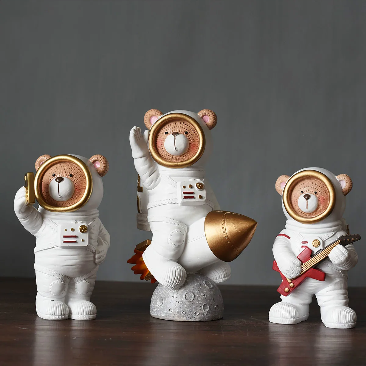 

Space bear cute simple creative spaceman astronaut mobile phone holder small gift TV cabinet room home decoration