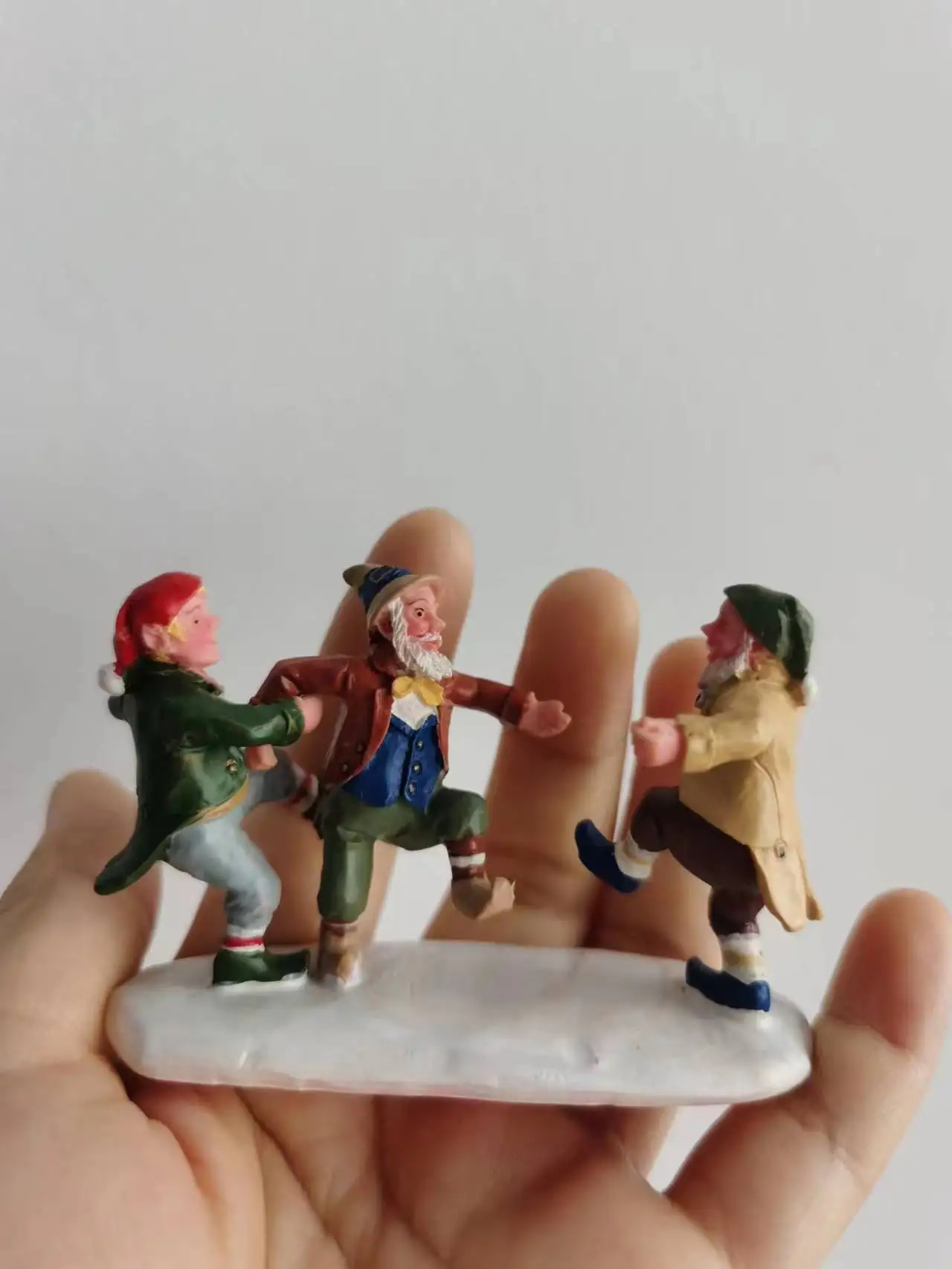 

Статуэтка из канифоли