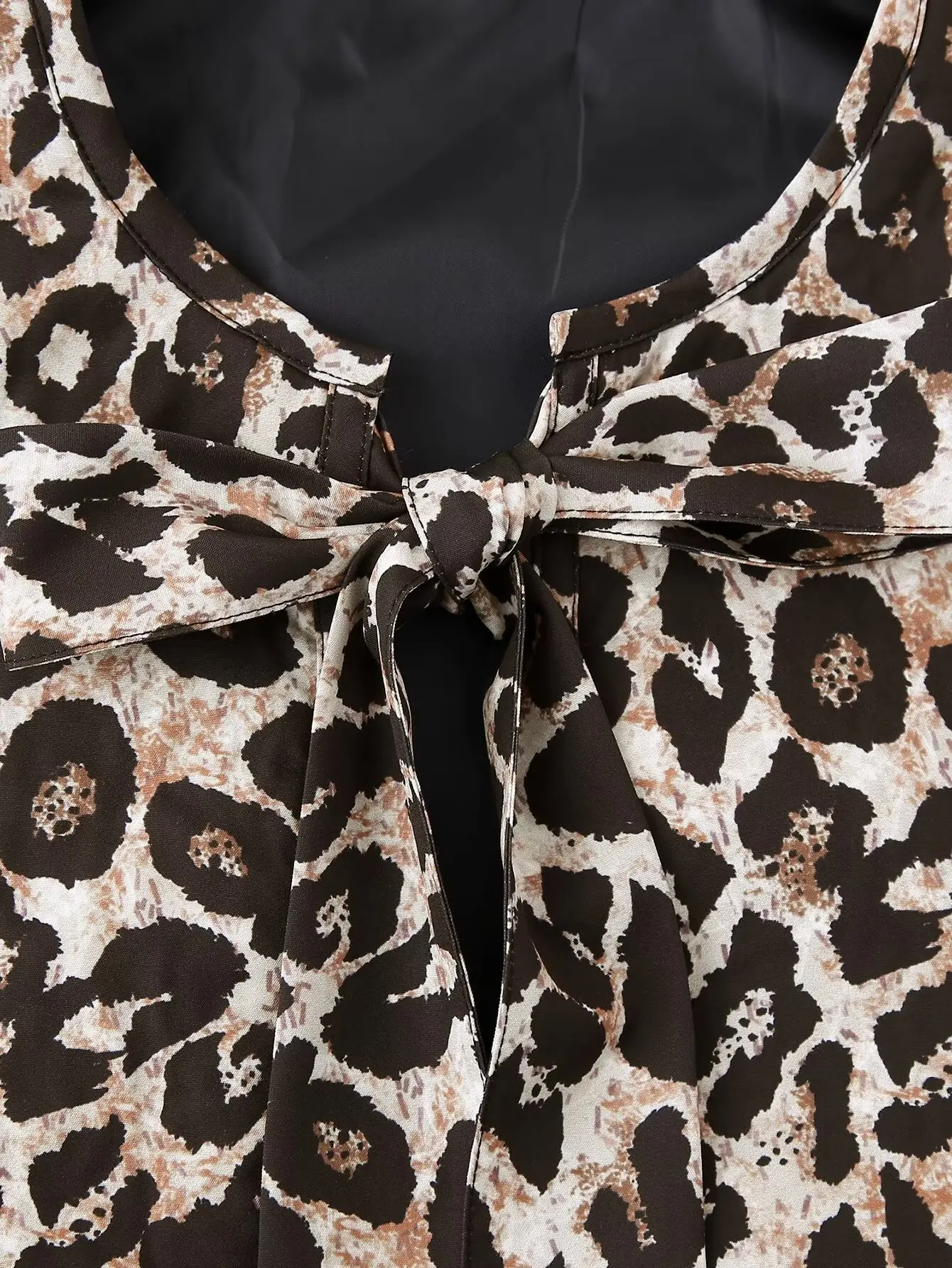 Жилет женский облегающий с леопардовым принтом на шнуровке весна-осень 2024