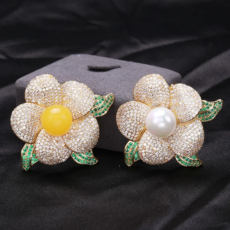 

High-grade heavy industrial zirconium paraffin wax camellia brooch Korean elegant clothing brooch anti-light flower brooch