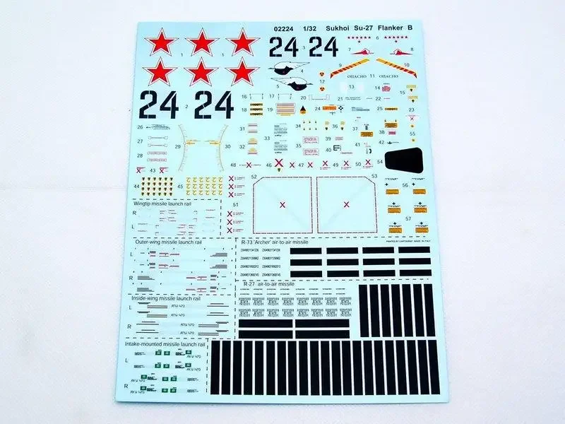 Trumpeter 02224 1/32 Набор моделей Sukhoi Su-27 Flanker B