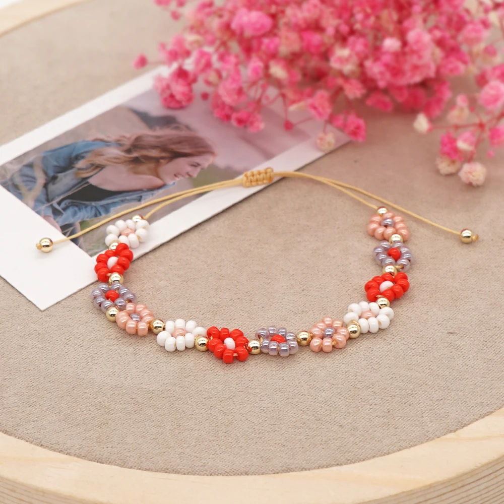 

YASTYT 2022 Daisy Bracelet for Women Handmade Beads Flower Bracelets Adjustable String Cute Romantic Jewellery Gift for Her