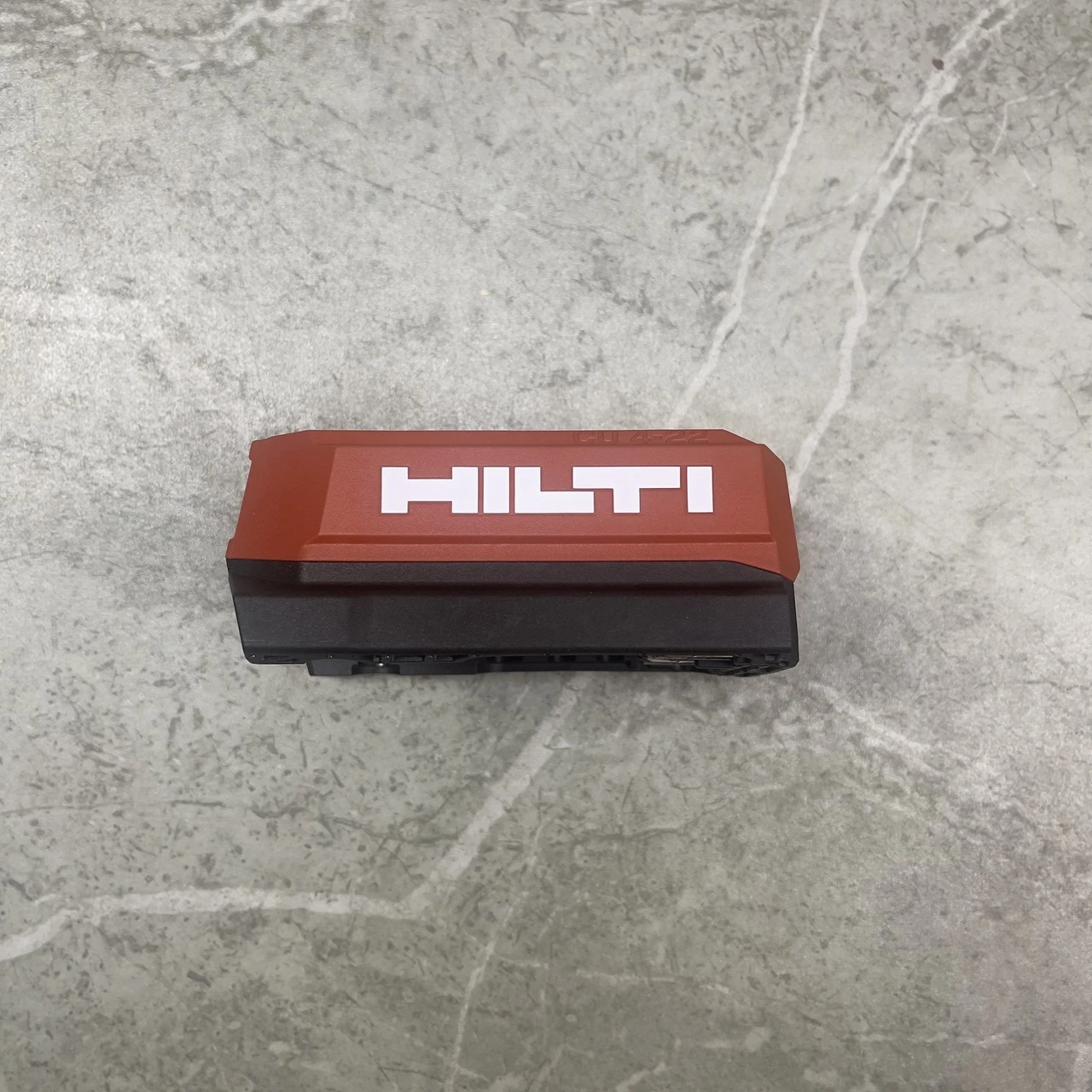 HILTI Nuron CU 4-22 USB-адаптер для зарядки с беспроводной зарядкой PD USB-C и портами USB-A