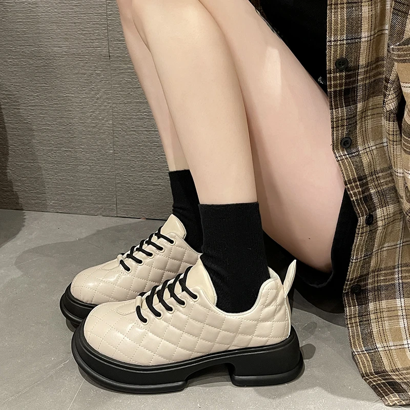 Женские повседневные кроссовки на платформе однотонные классические со