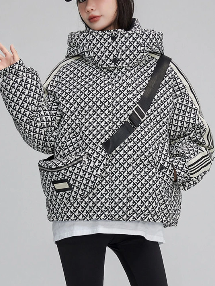 Утепленный пуховик с рисунком гусиные лапки женская зимняя Новинка 2023