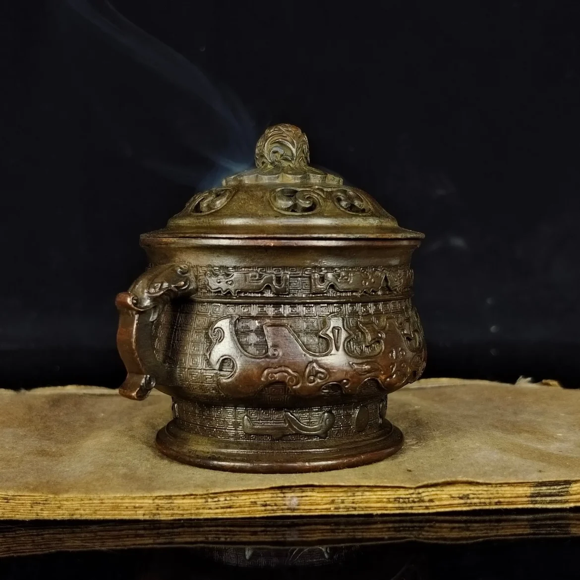 Античная бронзовая коллекция печи для ароматерапии с драконом и ушами Xuande трехногая печь Бытовая домашняя сандаловая горелка из агара