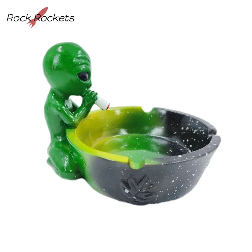 R&R Exquisite Alien Ashtray Portable Resin Starry Sky Ash Tray Desktop Adornment for Home Cute Smoking Accessorie Gadget for Men