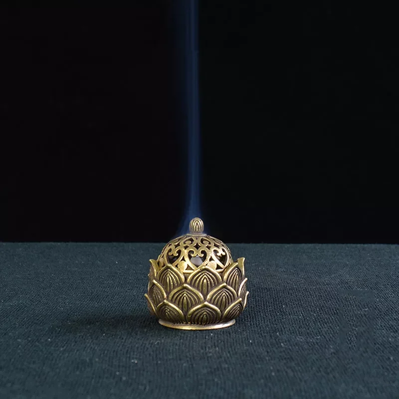 

Retro Copper Small Lotus Pocket Hollow Out Incense Stick Burner Brass Incense Holder with Cover Sandalwood Cense Home Decoration