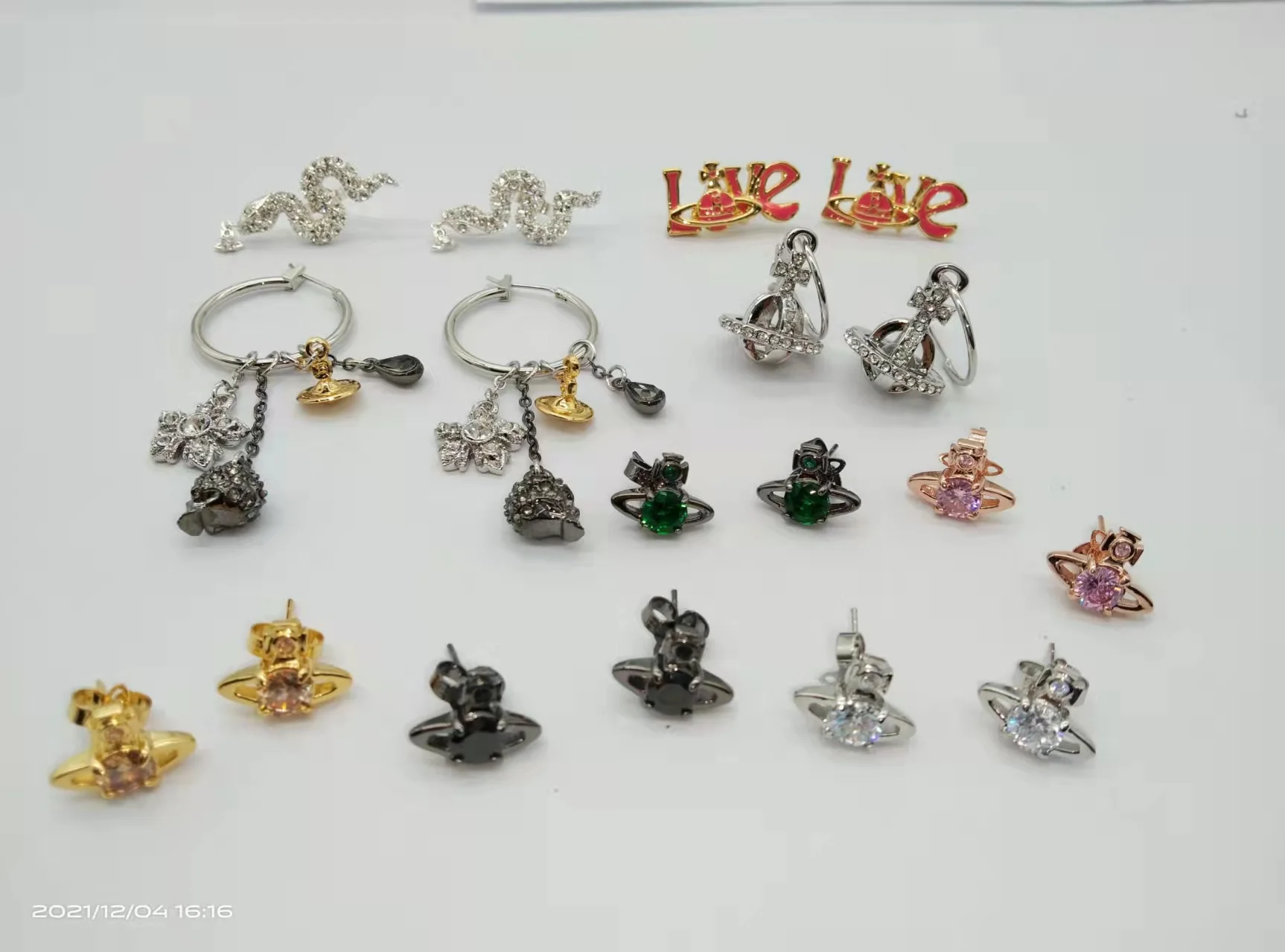 

punk Little Saturn Punk Mixed Style, Classic Light Luxury Charm Jewelry, Women Accessories Luxury Jewelry Designers