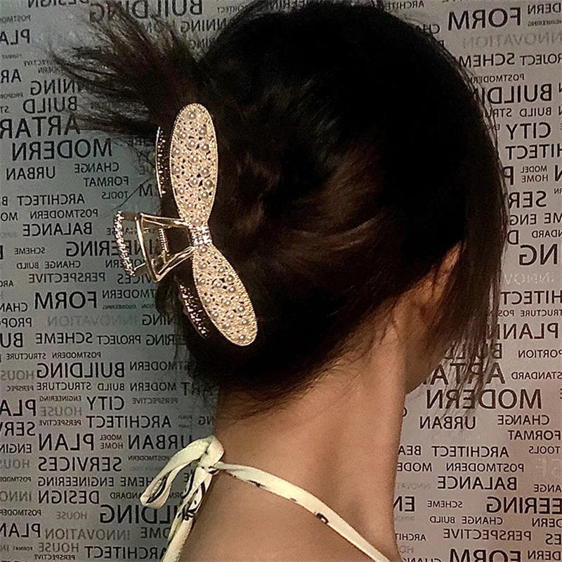 

Artificial Pearl Embedded Girls Claws Clip Elegant Exquisite Woman Crab Clips Temperament Hairpin Hair Accessories for Women New