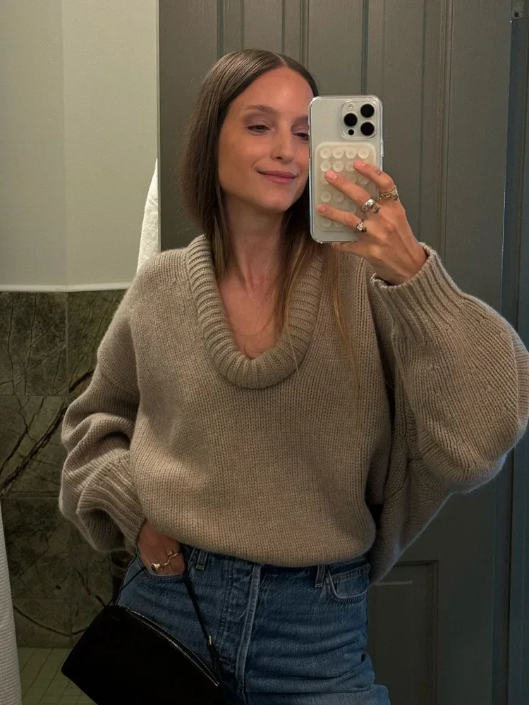 Элегантный утепленный вязаный свитер с глубоким v-образным вырезом для женщин