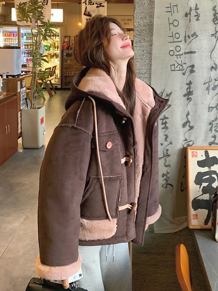 Женская шерстяная куртка кофейного цвета с замшевым мехом и воротником-стойкой