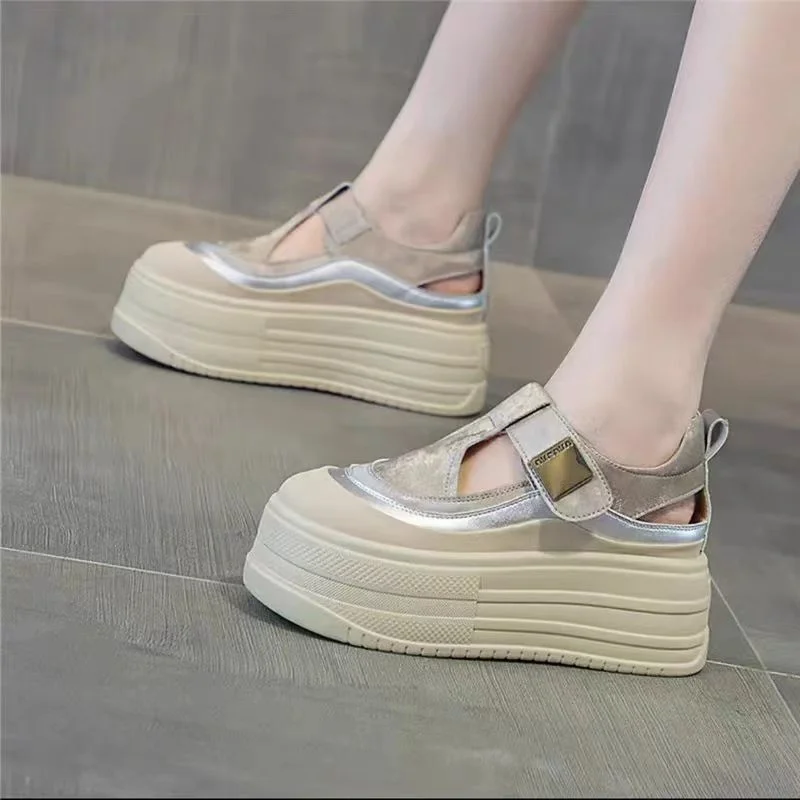 Женские босоножки на танкетке из натуральной кожи