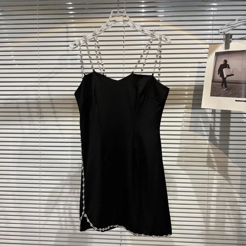 

Облегающее платье-Бюстгальтер с бретельками и стразами