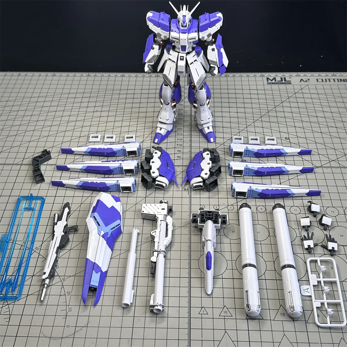 Фото Фигурка ZHUJIANG RG Purple Hi Nu Action Figures HI-V RX-92-2, аниме-фигурка, масштаб 1/144, сборная модель, пластиковые игрушки, подарок на день рождения №4