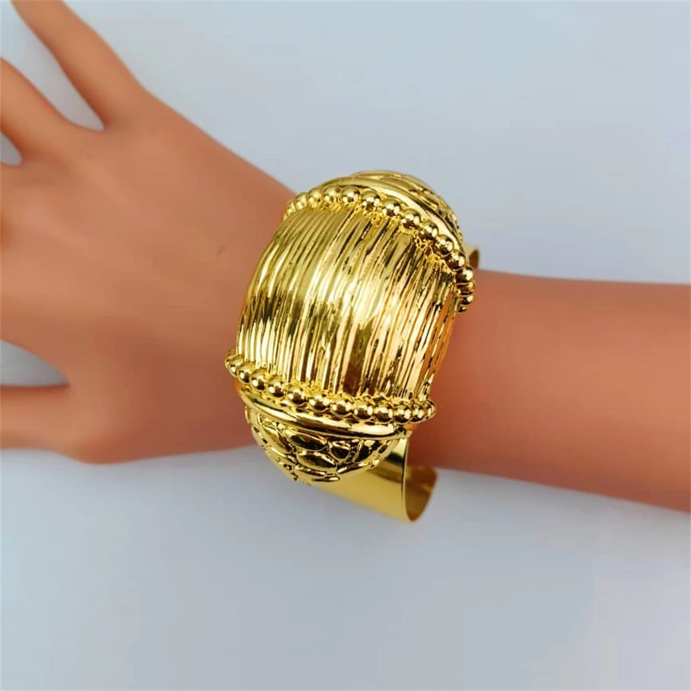 Женское колье с подвеской в африканском стиле